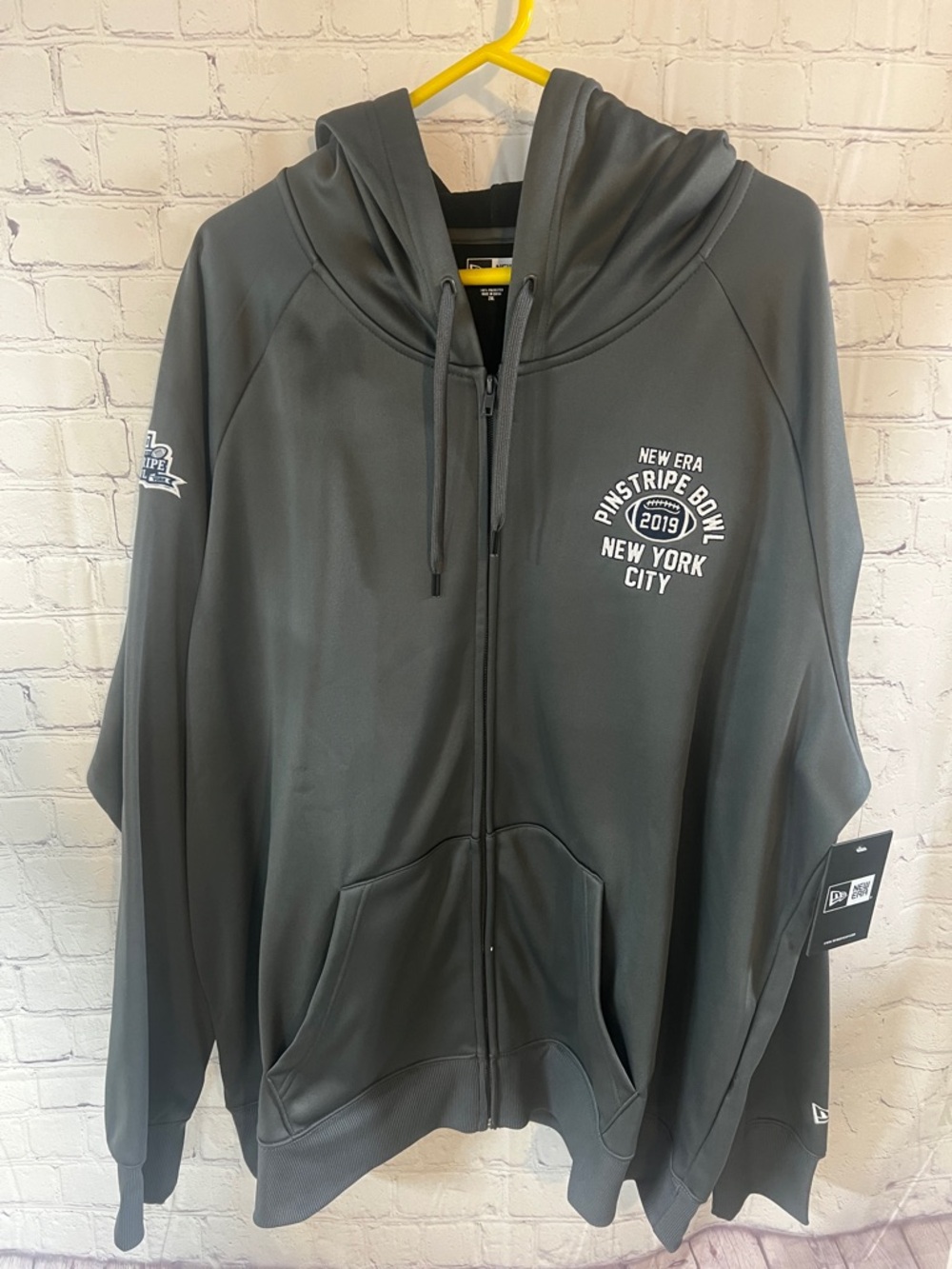 2X New Era Men’s Dark Gray Full-Zip Hoodie Jacket - Pinstripe Bowl 2019 NWT
